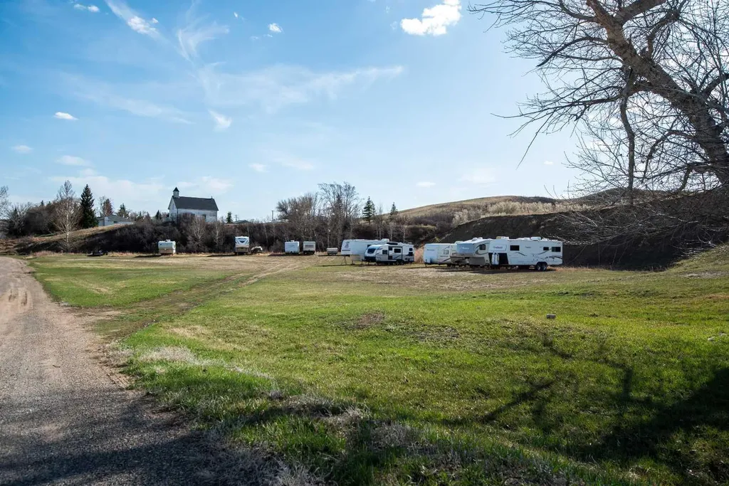 422 Elgin Avenue Carbon AB T0M0L0
