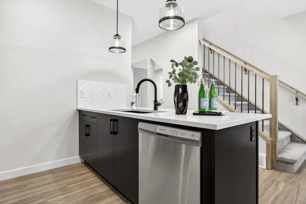 310 Alpine Boulevard Calgary AB T2Y 0Y4