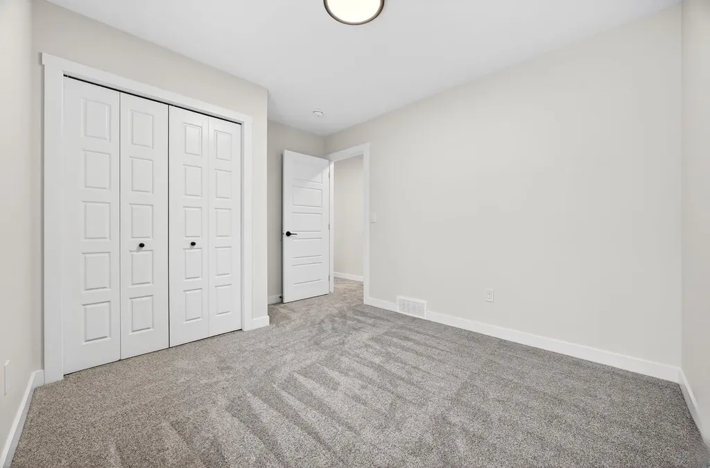 310 Alpine Boulevard Calgary AB T2Y 0Y4