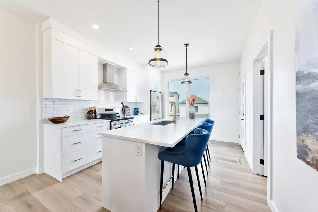310 Alpine Boulevard Calgary AB T2Y 0Y4