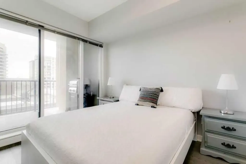 930 6 Avenue SW Calgary AB T2P 1J3