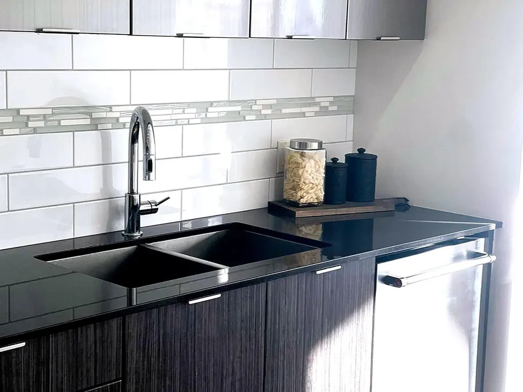 930 6 Avenue SW Calgary AB T2P 1J3