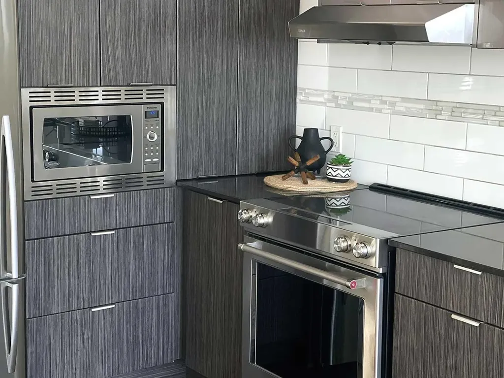 930 6 Avenue SW Calgary AB T2P 1J3