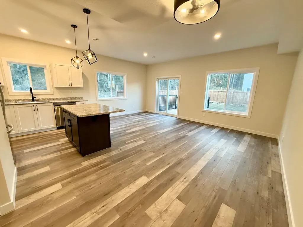 328C Boutin Avenue Hinton AB T7V0B4