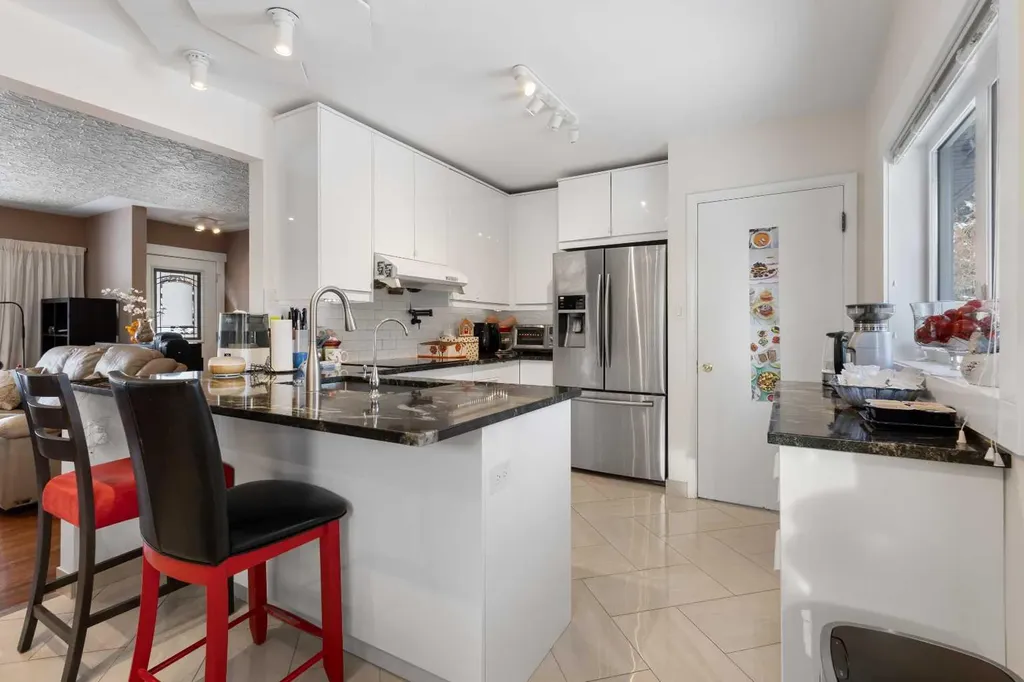 2816 24 Street NW Calgary AB T2M 3Z3
