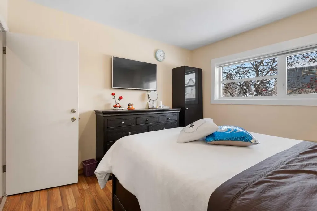 2816 24 Street NW Calgary AB T2M 3Z3