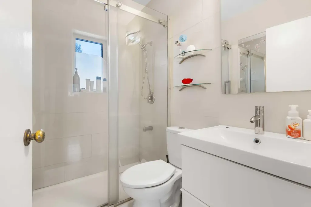 2816 24 Street NW Calgary AB T2M 3Z3