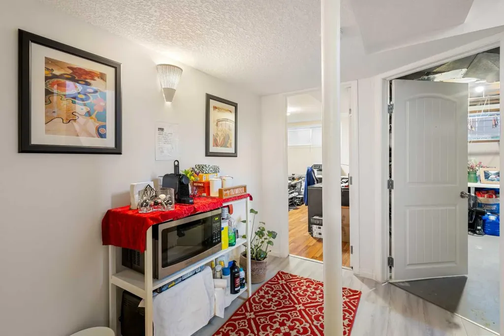 2816 24 Street NW Calgary AB T2M 3Z3