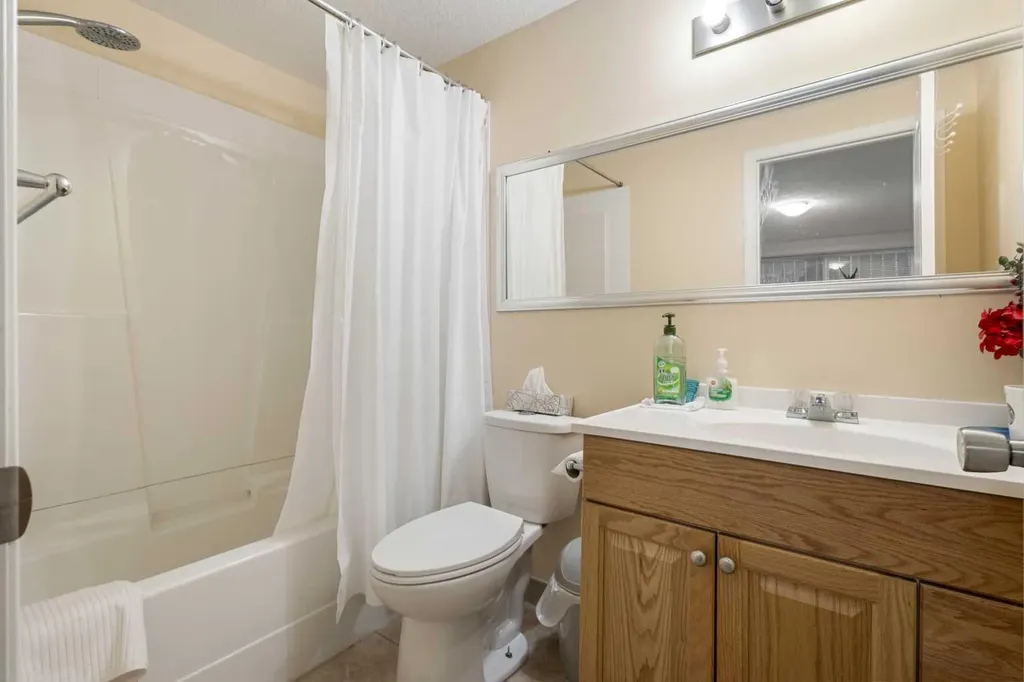 2816 24 Street NW Calgary AB T2M 3Z3