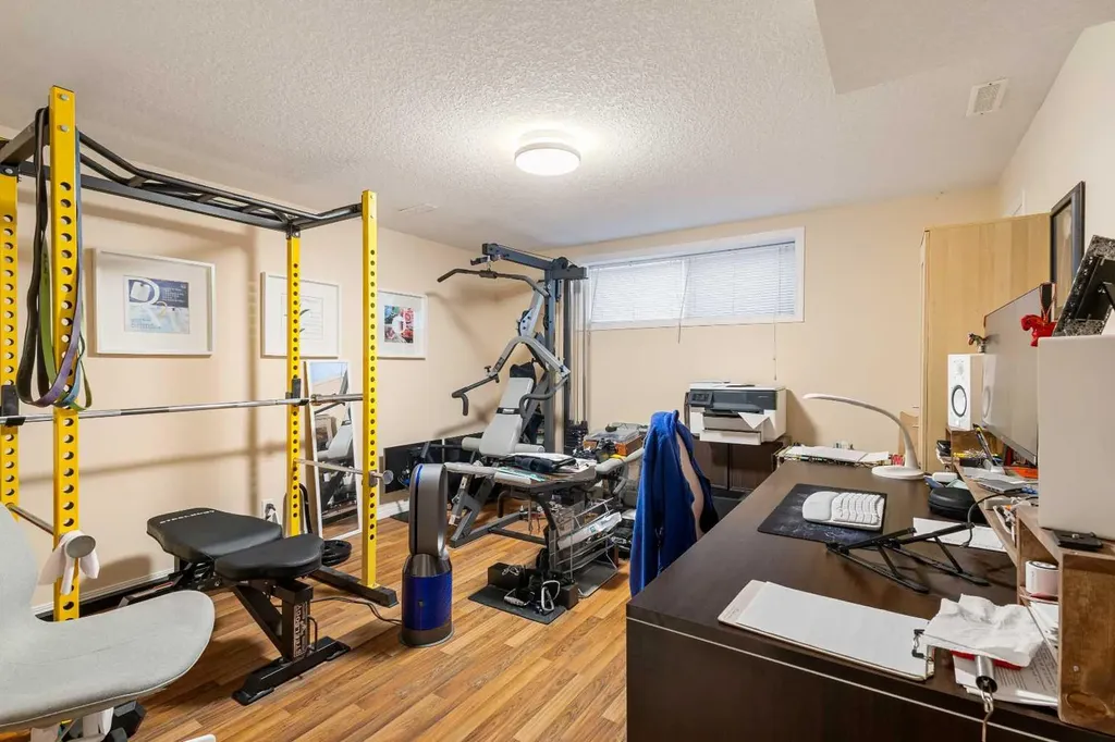 2816 24 Street NW Calgary AB T2M 3Z3