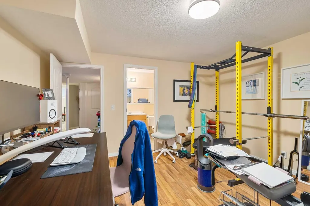 2816 24 Street NW Calgary AB T2M 3Z3