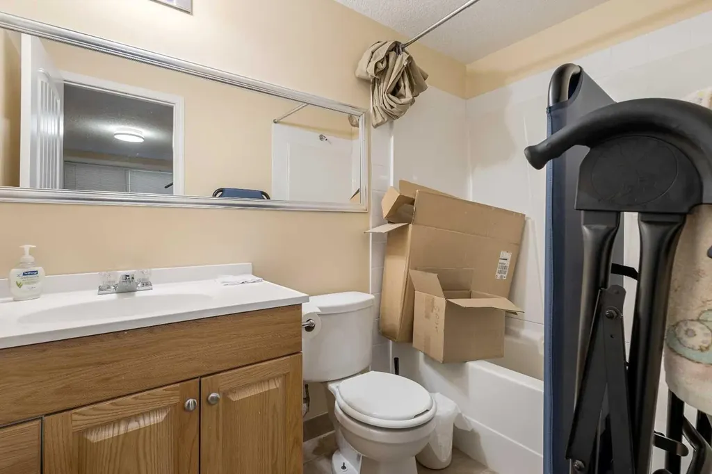 2816 24 Street NW Calgary AB T2M 3Z3