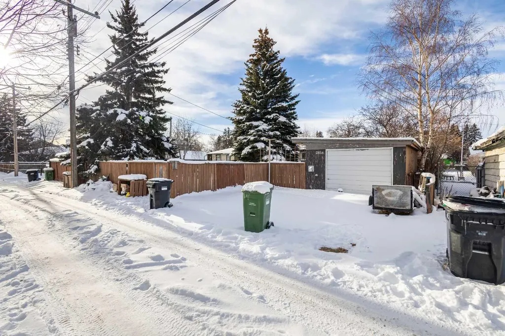 2816 24 Street NW Calgary AB T2M 3Z3