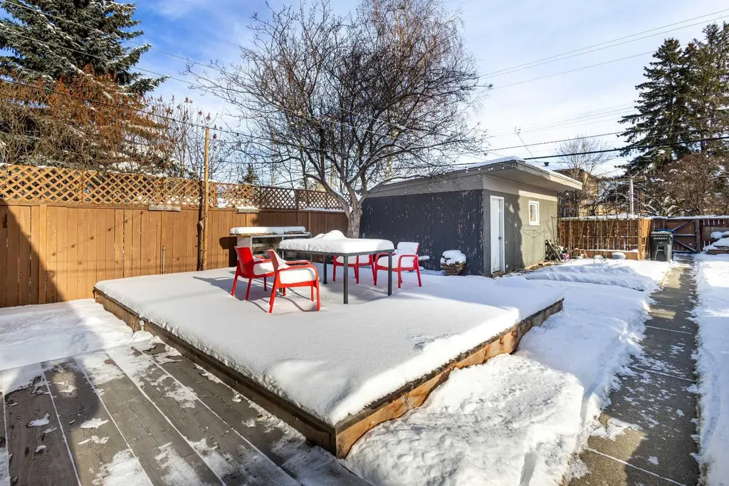2816 24 Street NW Calgary AB T2M 3Z3