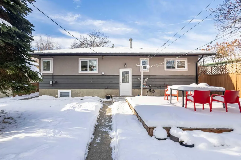 2816 24 Street NW Calgary AB T2M 3Z3