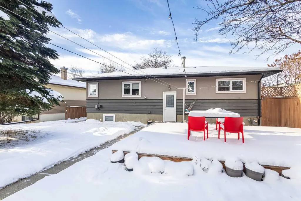 2816 24 Street NW Calgary AB T2M 3Z3