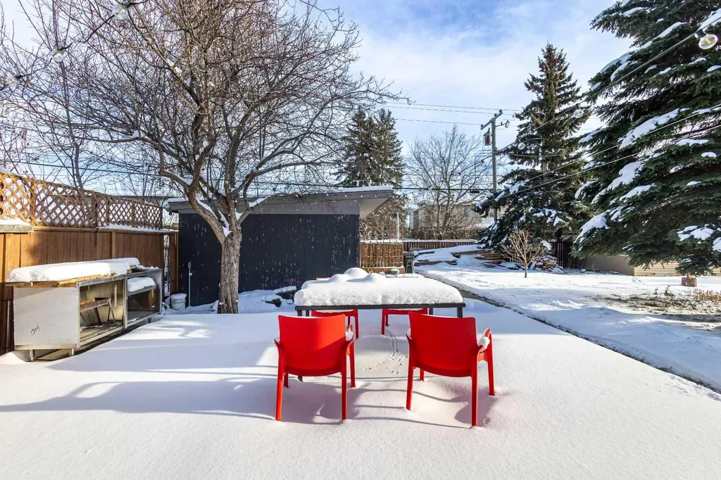 2816 24 Street NW Calgary AB T2M 3Z3