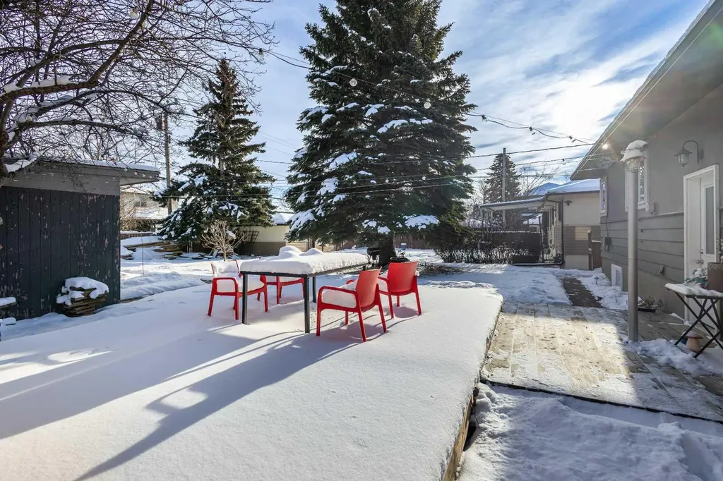 2816 24 Street NW Calgary AB T2M 3Z3