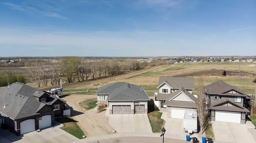 107 Morris Court Blackfalds AB T4M 0B3