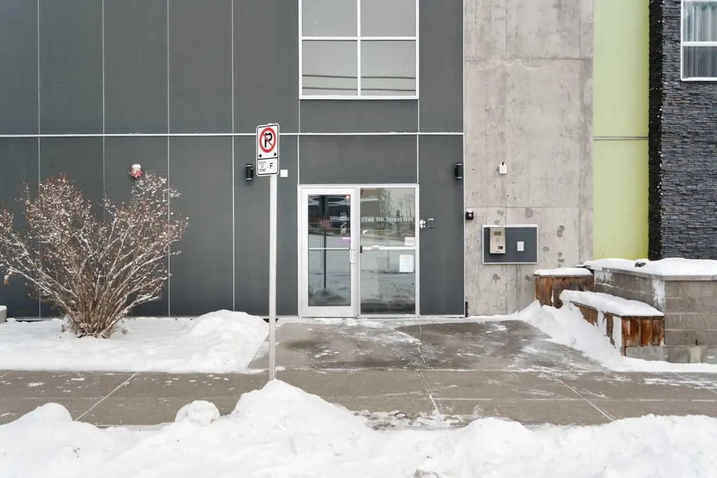 1740 9 Street NW Calgary AB T2M 4Z5