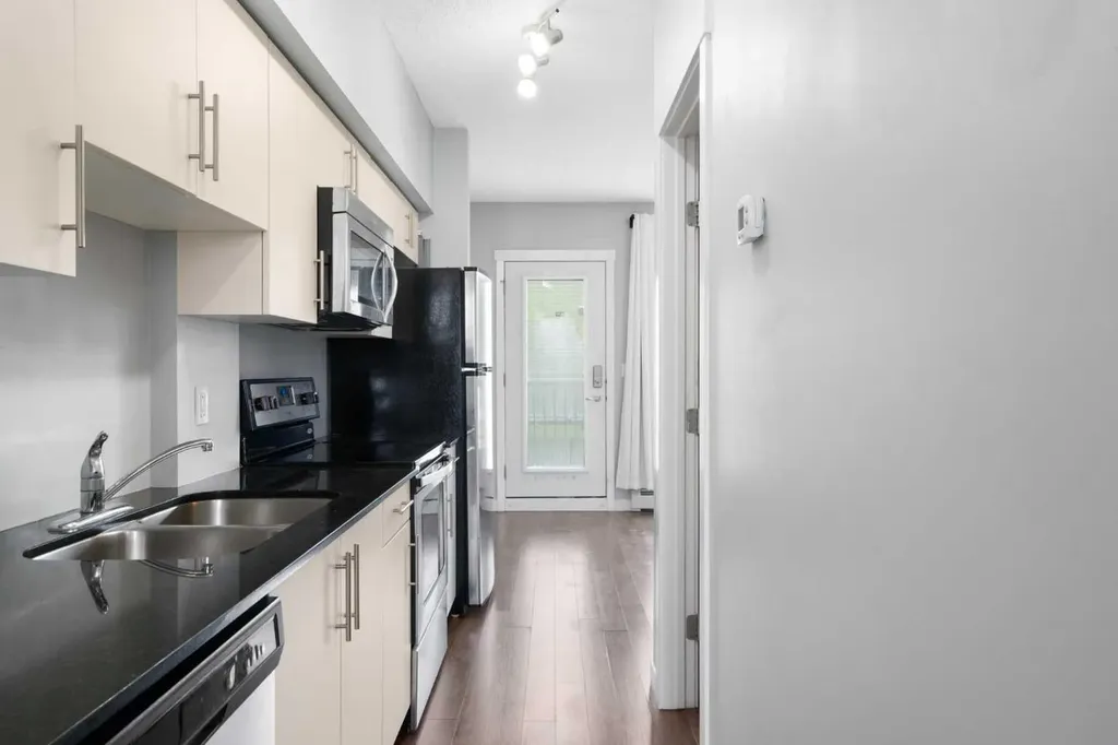 1740 9 Street NW Calgary AB T2M 4Z5