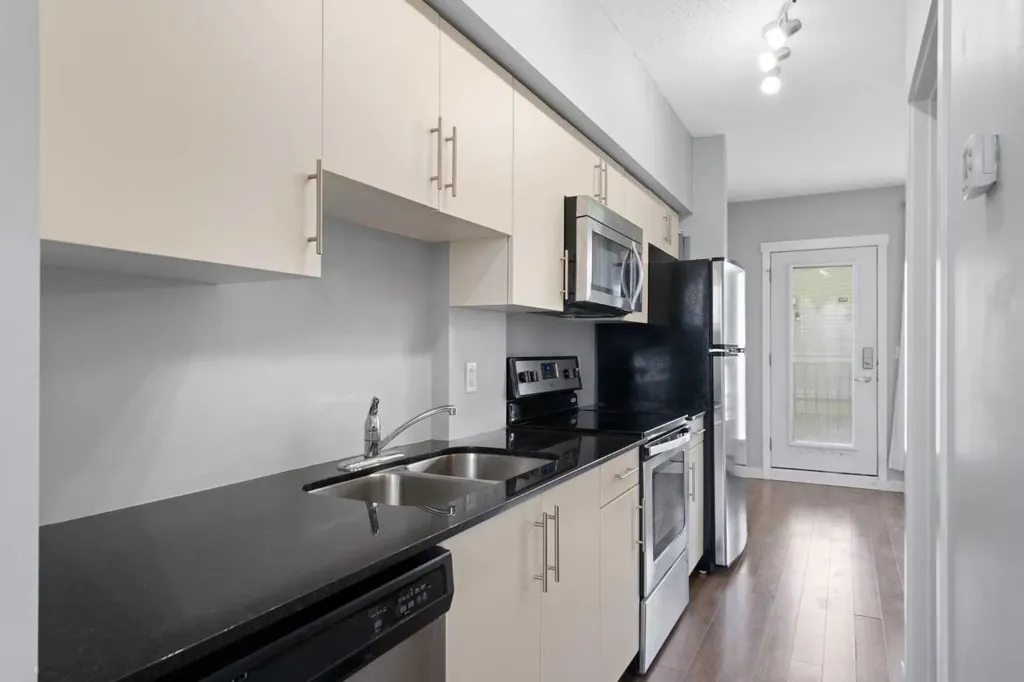 1740 9 Street NW Calgary AB T2M 4Z5