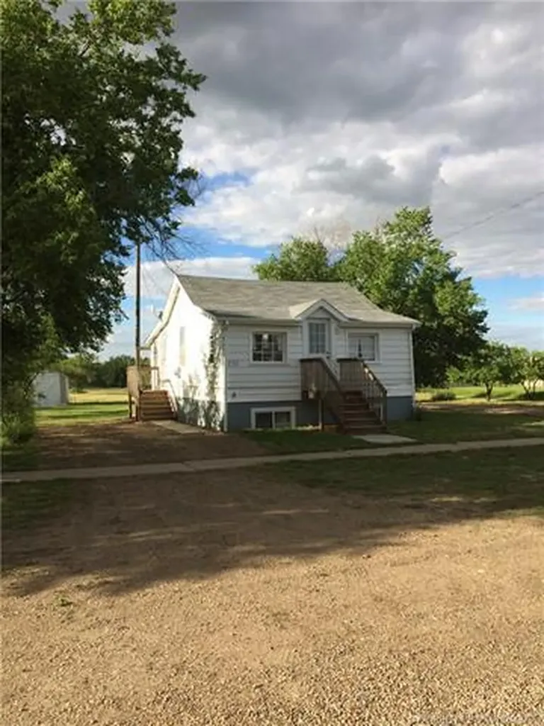 132 3 Avenue E Empress AB T0J 1E0