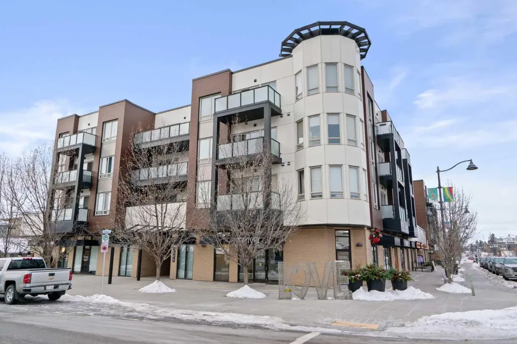 1899 45 Street NW Calgary AB T3B 4S3