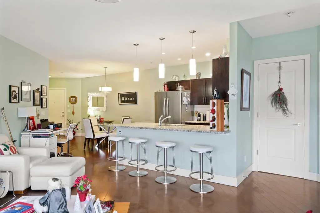 1899 45 Street NW Calgary AB T3B 4S3