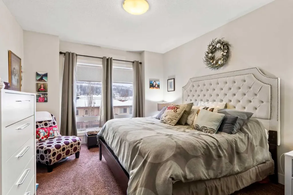 1899 45 Street NW Calgary AB T3B 4S3