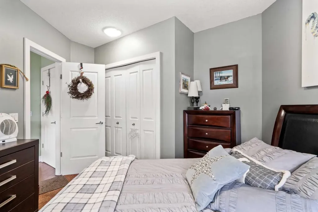 1899 45 Street NW Calgary AB T3B 4S3