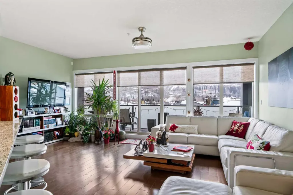 1899 45 Street NW Calgary AB T3B 4S3