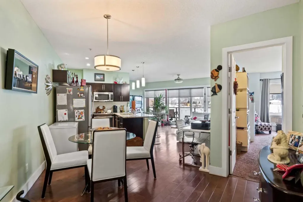 1899 45 Street NW Calgary AB T3B 4S3