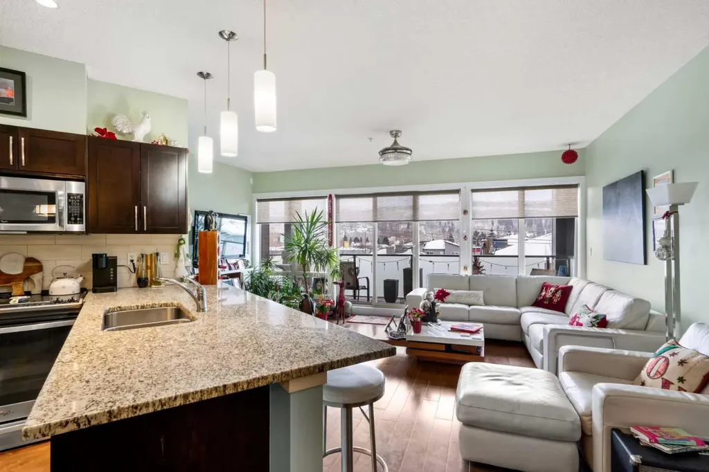 1899 45 Street NW Calgary AB T3B 4S3