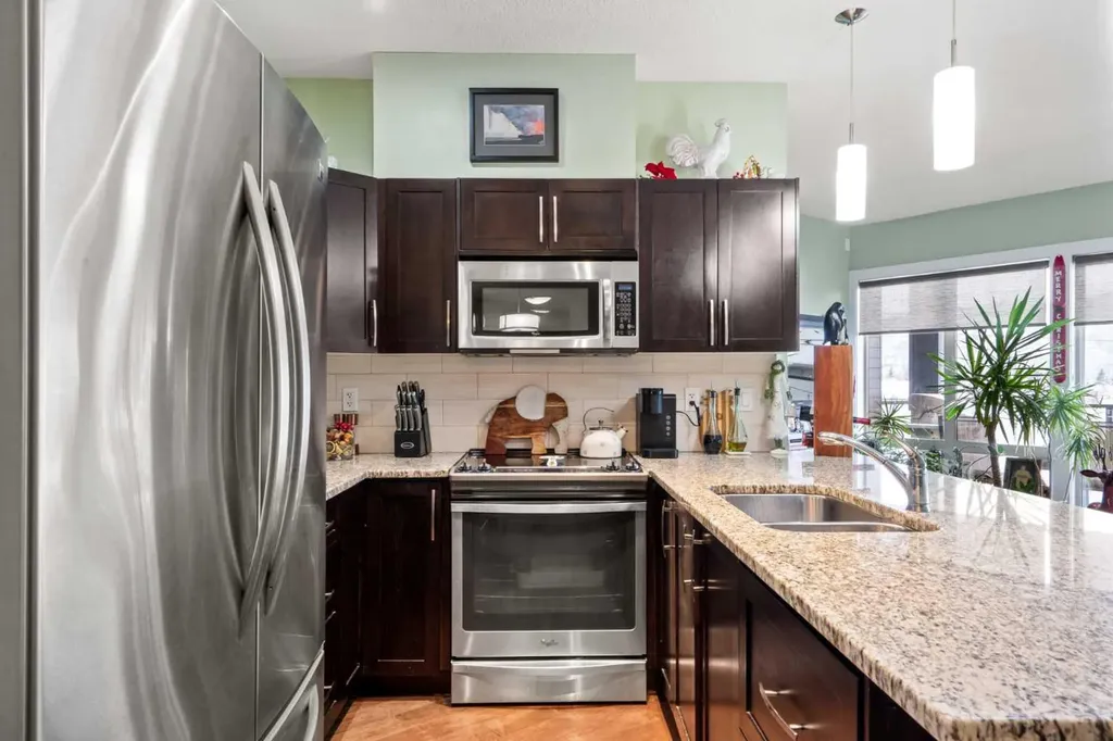 1899 45 Street NW Calgary AB T3B 4S3