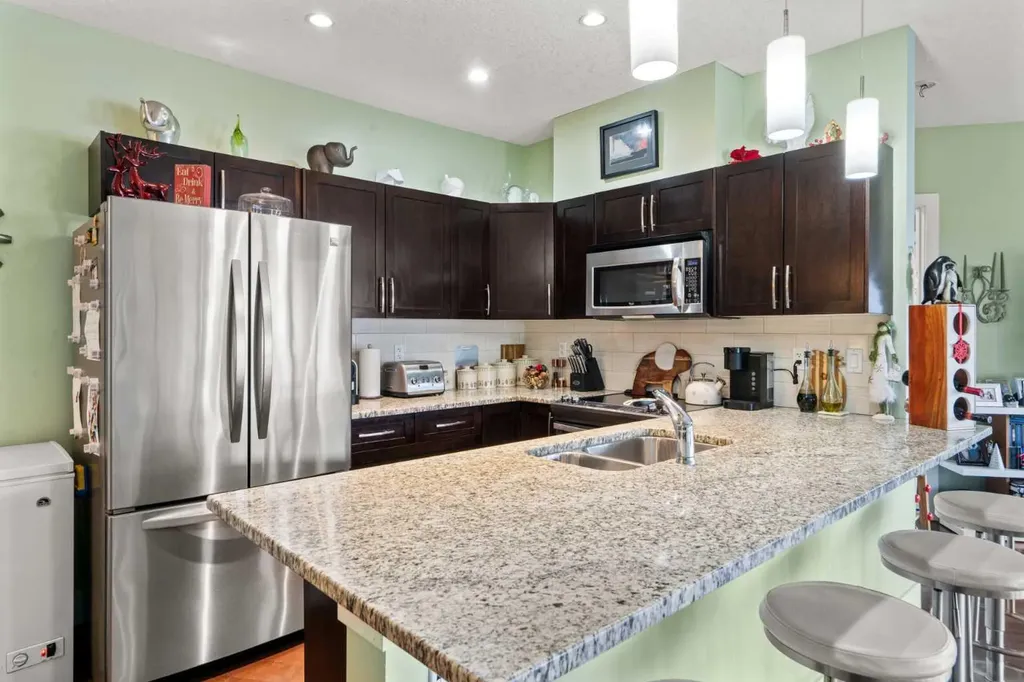 1899 45 Street NW Calgary AB T3B 4S3