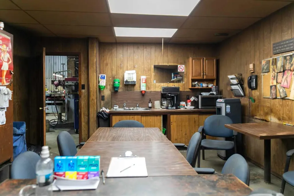 5013 48 Street Camrose AB T4V1L9