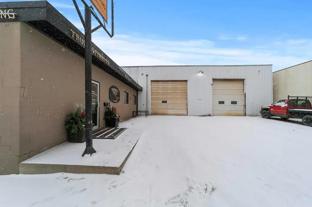 5013 48 Street Camrose AB T4V1L9