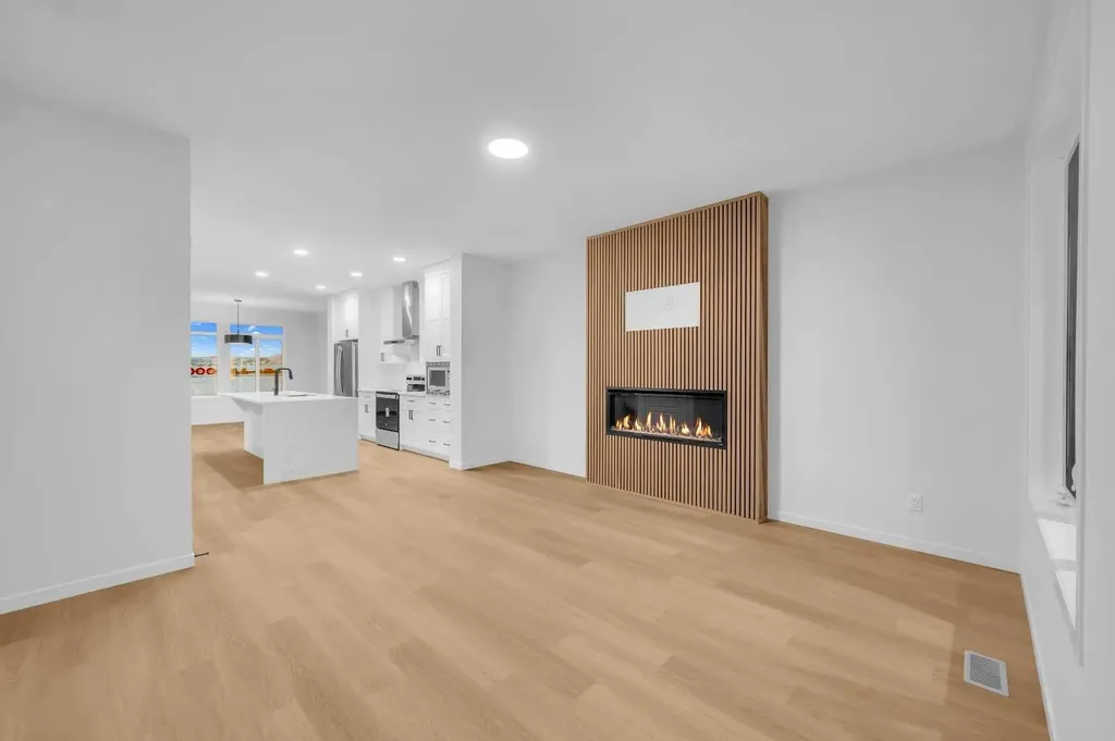 94 Royston Park NW Calgary AB T3L 0M4