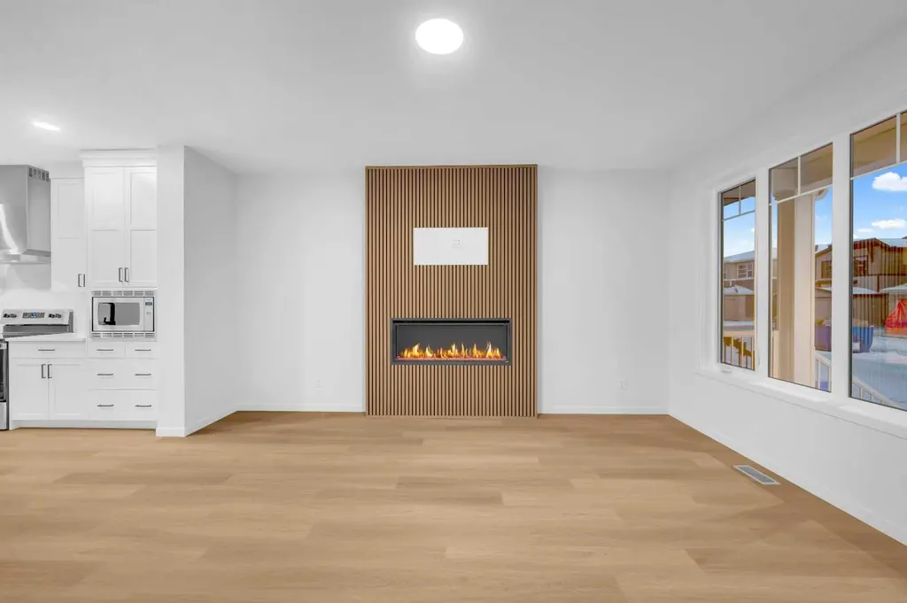 94 Royston Park NW Calgary AB T3L 0M4