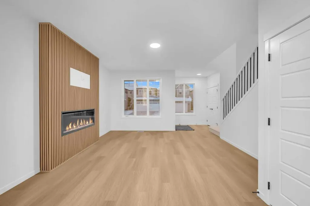 94 Royston Park NW Calgary AB T3L 0M4