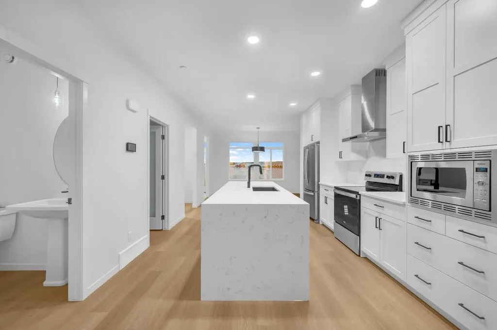 94 Royston Park NW Calgary AB T3L 0M4