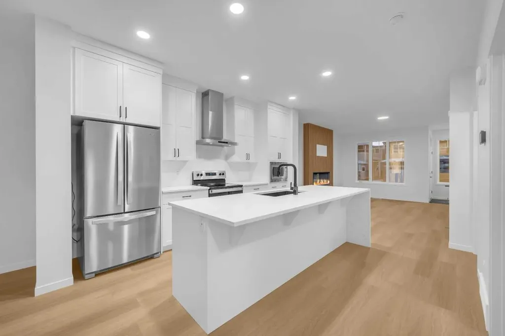 94 Royston Park NW Calgary AB T3L 0M4