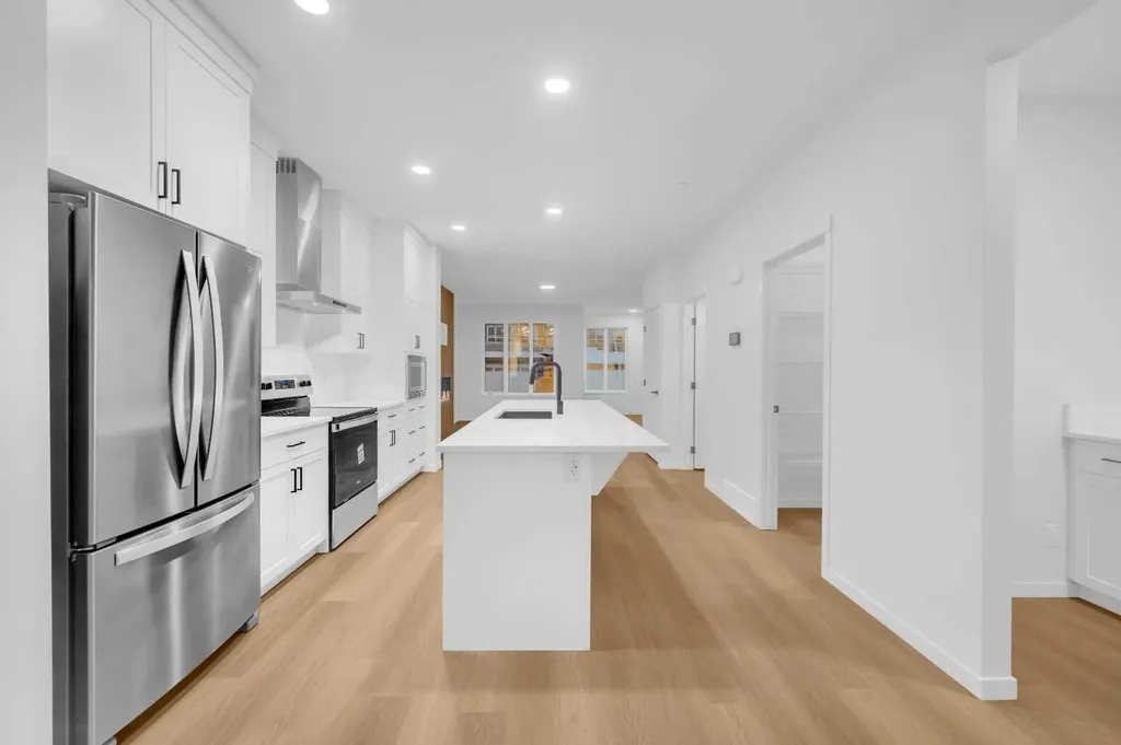 94 Royston Park NW Calgary AB T3L 0M4