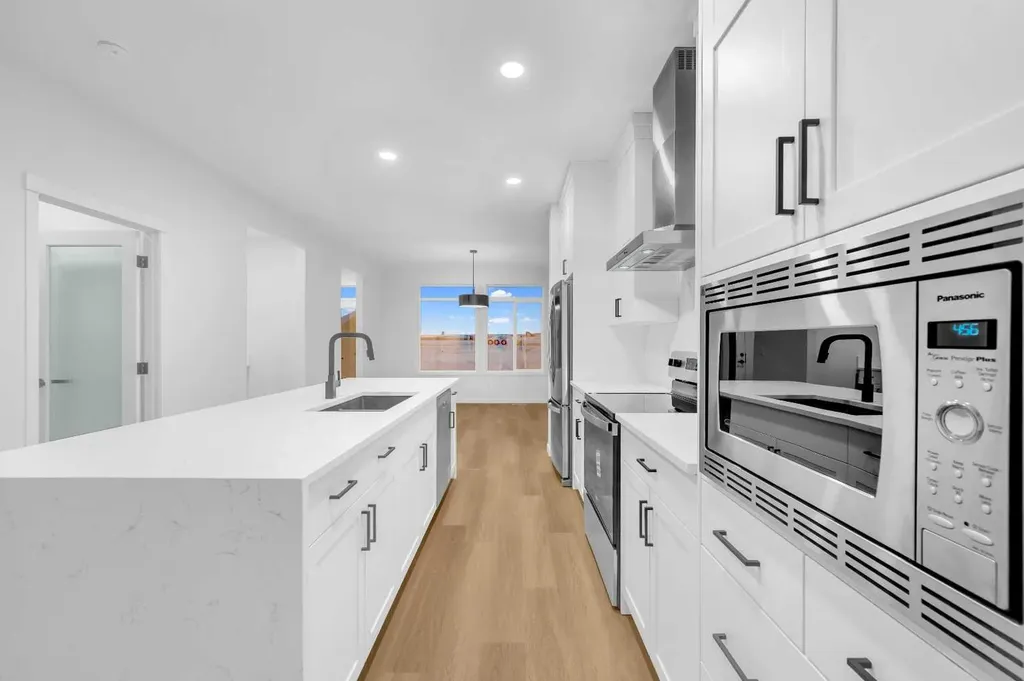 94 Royston Park NW Calgary AB T3L 0M4