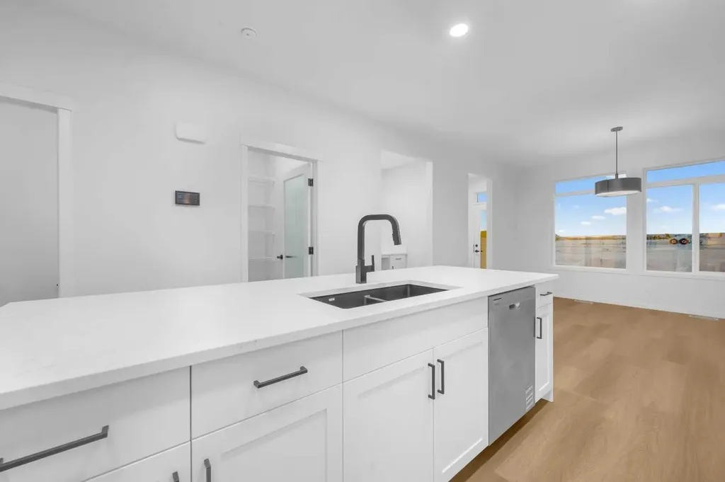 94 Royston Park NW Calgary AB T3L 0M4