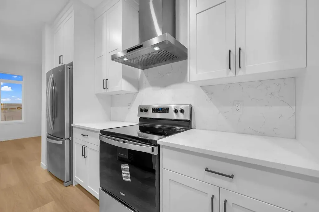 94 Royston Park NW Calgary AB T3L 0M4