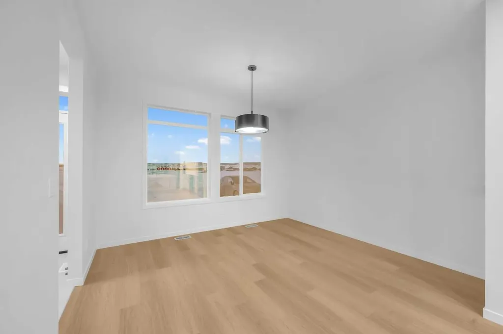 94 Royston Park NW Calgary AB T3L 0M4