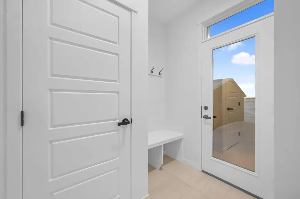 94 Royston Park NW Calgary AB T3L 0M4