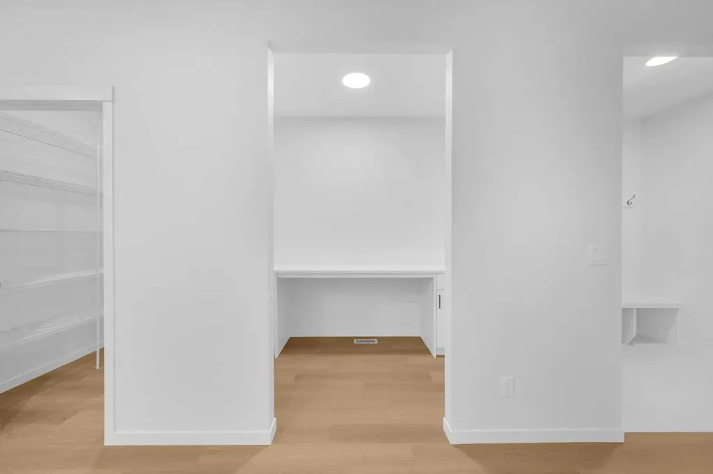 94 Royston Park NW Calgary AB T3L 0M4